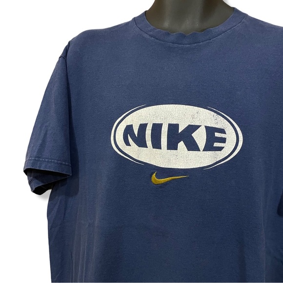 Vintage 90s Nike T-Shirt - Picture 2 of 3
